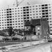 A  lakókkal való vita miatt a Vörösvári út 60. szám alatti emeletes házat bontották le utoljára a környéken. Erre 1975 körül került sor, de nagy kertjét már korábban felszámolták. A gyümölcsfák helyén parkolóhelyre vadászó autósok köröznek. 