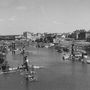Duisburg kikötőjében elsüllyedt hajókról készült kép 1945 júliusából.