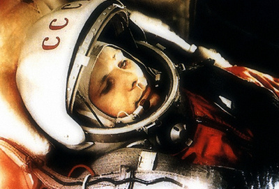 Bruce McCandless 1984-ben, az első rögzítés nélküli űrsétán