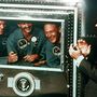 Neil Armstrong, Michael Collins és Buzz Aldrin az Apollo-11 visszatérése után, az akkor még kötelező, kéthetes karanténban beszélgettek Richard Nixon akkori amerikai elnökkel