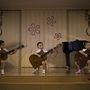 Gyerekek zenélnek egy fenjani zeneiskola előadásán. (2015.)