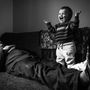 Mosoly kategória: a pillanat, mielőtt felébreszti az alvó nagypapát a legkisebb unokája 