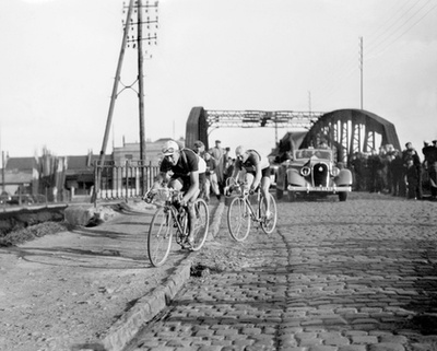 A verseny célja időnként változik, de 1989 óta a Roubaix Velodromba érkeznek meg a bringások, másfél kör után érnek véget a megpróbáltatásaik