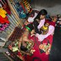 Banglades az egyetlen muszlim hely a világon, ahol legális a prostitúció, Sandra Hoyn pedig bemutatta minden egyes szörnyű részletét az egész jelenségnek, a gyerekprostitúciótól kezdve a körülményeken át a gyereküket nevelő fiatal nőkig. Első lett a mindennapi élet kategóriájában.
