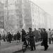 Az Üllői út kereszteződésében álló József körút 86. is a jellegzetes Corvin-közi házak közé tartozott. 1956-os belövése után azonban lebontották, és modern lakóházat húztak fel a helyén 1959-ben. A kép valószínűleg már november 4-i szovjet intervenció után, vagyis a forradalom elbukását követően készült.
