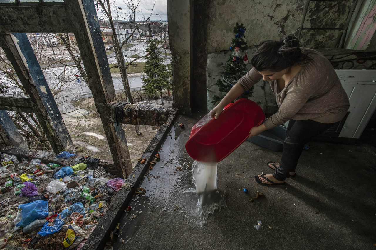 Túladagolt droghasználó fekszik a Craica szomszédságában, 2019. március