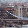 Budapesten számtalan manővert bevetett, egyszer az Erzsébet hídról is felszállt