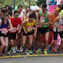 A nőknél a Vivicitták legeredményesebb atlétája, a riói olimpiára készülő maratonista, Staicu Simona (a képen középen a rajtnál látható) már nyolcadszor diadalmaskodott a 10 km-es távon (36:41). A 7 km-es Midicittán a nőknél Sebők Klaudia nyert 26:33-as eredménnyel.