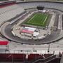 Szeptember 10-én rendhagyó mérkőzést rendeznek a Tennessee állambeli Bristolban. a helyi NASCAR-pálya közepén tartanak majd egy meccset az egyetemi amerikaifutball-bajnokságban. A Battle of Bristol névre keresztelt eseményen Tennessee Volunteers a Virgina Techet fogadja, a mérkőzésre elképesztő rekordot jelentő 150 ezer nézőt várnak csak a stadionba. A NASCAR-pálya középső része egyébként akkora, hogy a Tennesse otthona, a 102 ezres Neyland Stadium simán beférne az ovális aszfaltpályán belülre.