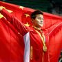 A kínai Szen Jang ünnepel, miután megnyerte a 200 méteres gyorsúszás döntőjét.