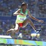 Az etióp Diro Etenesh egy cipővel a lábán ért be a célba a nők 3000 méteres akadályfutásának előfutamában