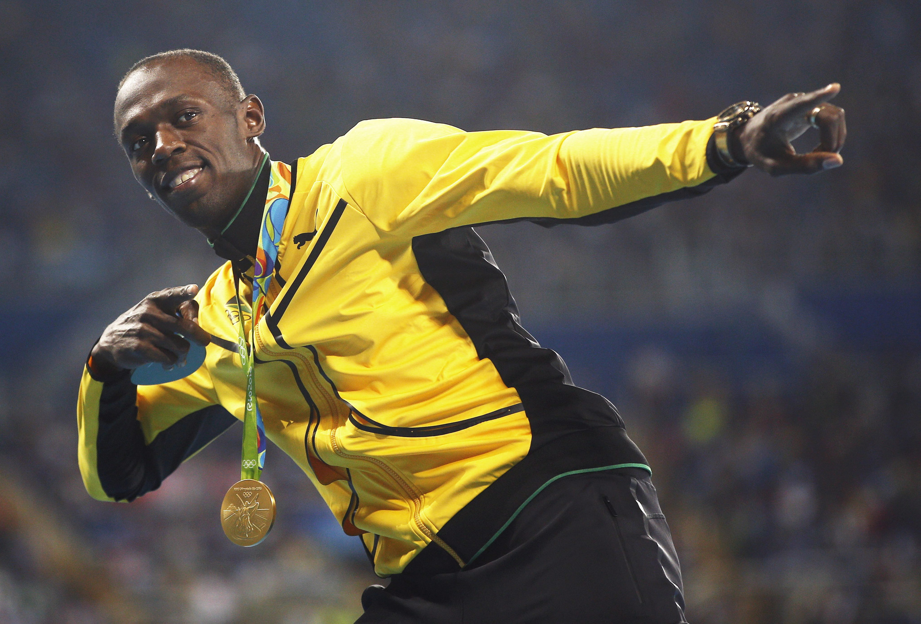 David Katoatau két évvel ezelőtt a Nemzetközösségi Játékokon lett ismert, amikor a 105 kilója ellenére óvódásnak kinéző súlyemelő túlmozgásos tánccal ünnepelte az érmét. Azóta nagyjából úgy is maradt, táncolt az olimpia faluban a kiribati zászló felhúzásakor az olimpia faluban, zászlóvivőként a megnyitón, és most a súlyemelő versenye végén is.