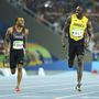 Igy is be lehet érni a célba.Usain Bolt nagyjából 150 méterig futott keményen, utána már mosolyogva engedte fel a második helyen érkező De Grasse-t, akivel a végén össze is mosolyogtak. 19,78 lett Bolt győztes ideje, a 100 méteren bronzérmes kanadai 19,80-nal döntős 200-on.