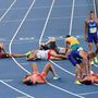  Úgy tűnik, kicsit elfáradtak a tízpróbázók. Az 1500 méter lefutása ledöntötte a lábukról a sportolókat.