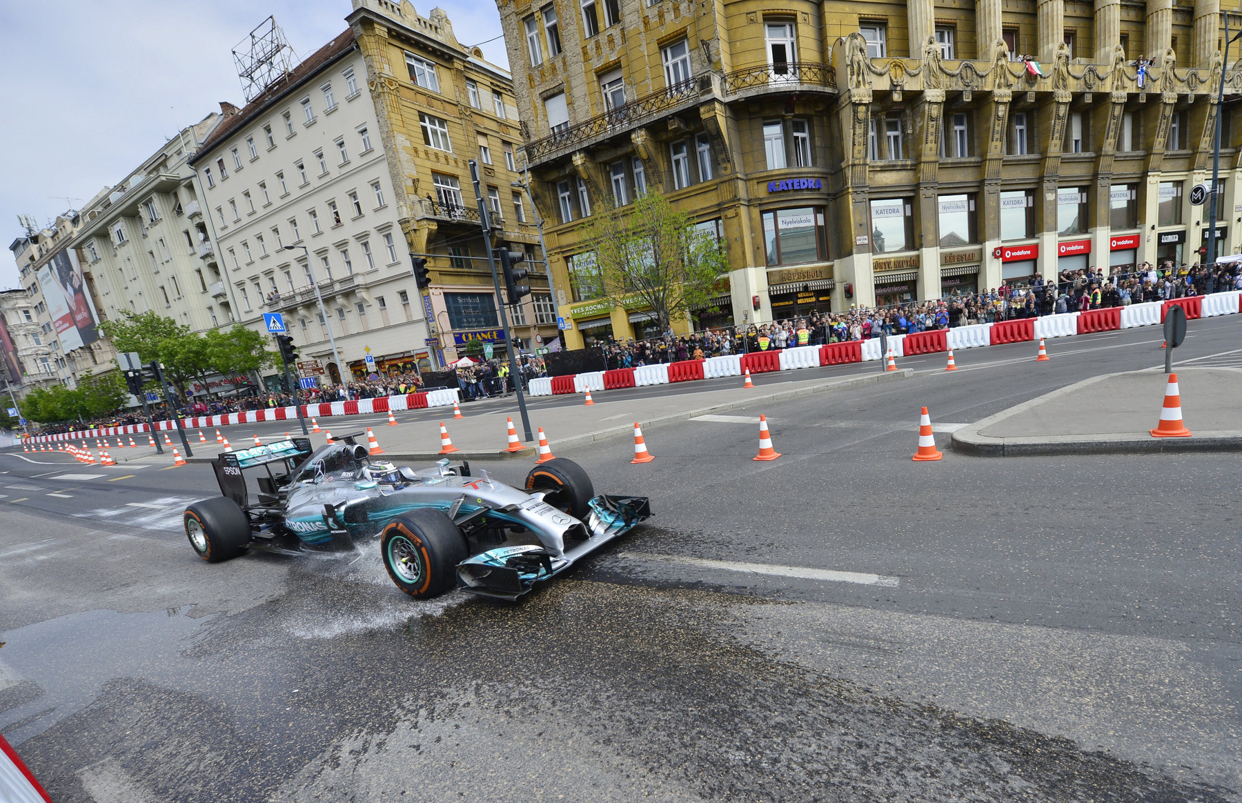 Valtteri Bottas és Daniel Ricciardo a Nagy Futamra érkeztek Budapestre.
