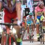2015. május 24.
Az összetettben élen álló spanyol Alberto Contador (j) a 98. Giro d'Italia országúti kerékpáros körverseny Marostica és Madonna Di Campiglio közötti 15. szakasza közben Madonna di Campiglióban.