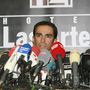  2012. február 7. Alberto Contador a Saxo Bank spanyol kerékpárversenyzõje sajtótájékoztatót tart a spanyolországi Pintóban miután 2012. február 6-án a nemzetközi Sportdöntõbíróság (CAS) doppingvétség miatt 2 évre eltiltotta a 29 éves sportolót a versenyzéstõl. Contador a 2010-es Tour de France-on pozitív mintát adott amelyben klenbuterol nyomait mutatták ki. Concadort hazája szövetsége ártatlannak találta és felmentette így azóta annak ellenére versenyezhetett hogy a nemzetközi szövetség és a Nemzetközi Doppingellenes Ügynökség is 