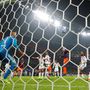 Sergio Aguero megszerzi a Manchester City második gólját a Lyon ellen