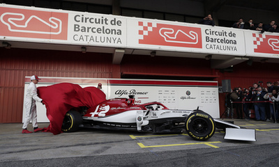 Kimi Alfa Romeoját beszállítják a pitbe