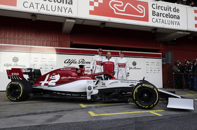 Kimi Alfa Romeoját beszállítják a pitbe