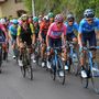 Simon Yates, Team Mitchelton tagja, Mikel Landa Meana a Movistar Team-től, Vincenzo Nibali a Team Bahrain, Richard Carapaz a Movistar Team Pink vezető felsőben a Giro 15. szakaszán, Comoban 2019. május 26-án