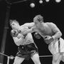 Don Cockell kétszer került földre, mielőtt a bíró a kilencedik menetben végleg leállította a mérkőzést 1955-ben. Rocky ismét megőrizte bajnoki címét.
