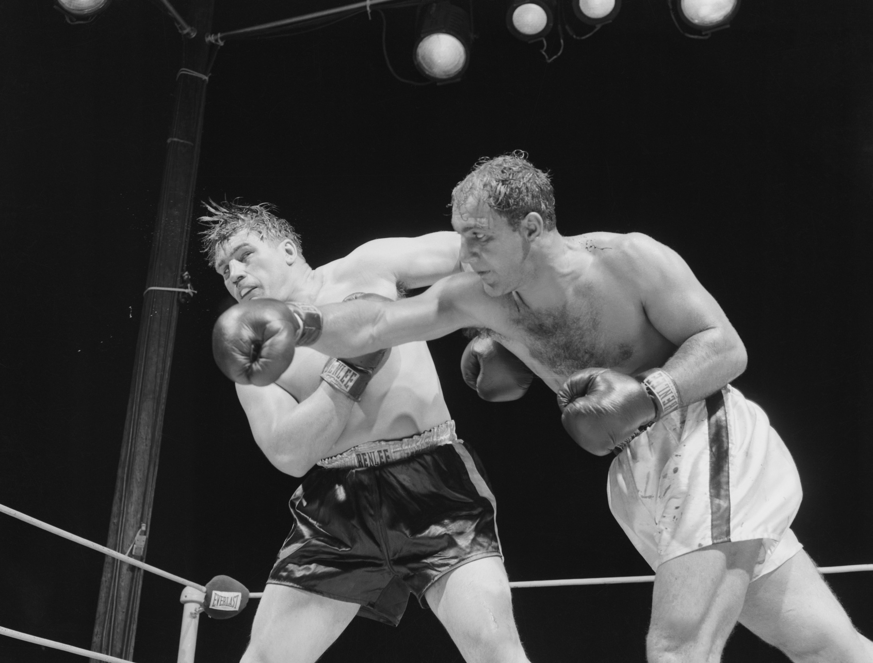 1955 szeptemberében Archie Moore ellen a második menetben Rocky a földre került, rászámoltak, de a kilencedik menetben egy hatalmas ütéssel őt is kivégezte. Hét hónappal később, 1956 áprilisában bejelentette visszavonulását.
