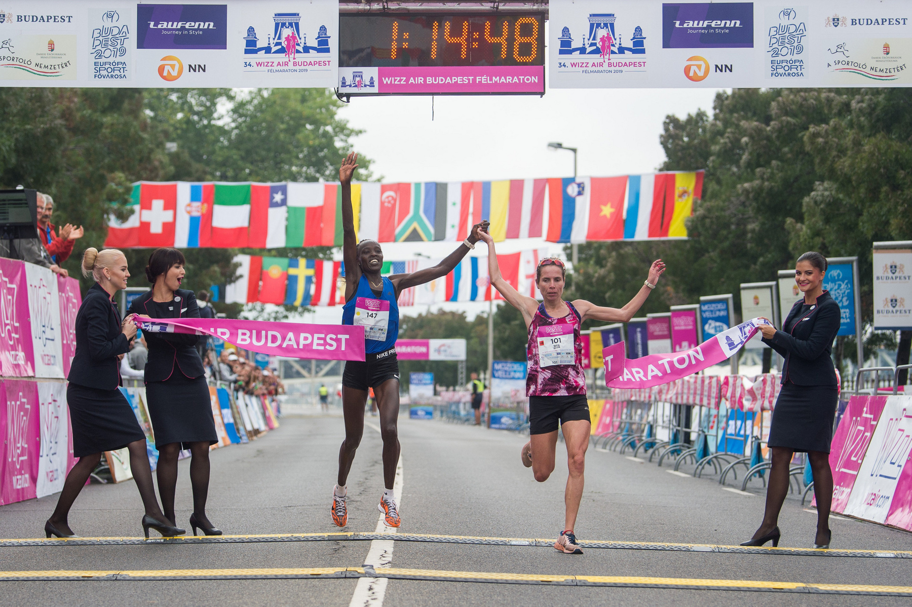 A nőknél Kácser Zita nagy sprint végén szerezte meg a győzelmet (1:14:47) a kenyai Hellen Jepkosgei Kimutai előtt (1:14:47). A harmadik Virág-Erdélyi Zsófia lett 1:16:27-es idővel.