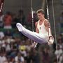 Csollány Szilveszter tornász bemutatja gyűrűgyakorlatát a XXV. nyári olimpiai játékokon 1992. augusztus 3-án Barcelonában. A sportoló a 6. helyen végzett.