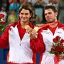 Roger Federer (balra) és Stanislas Wawrinka  a férfi páros teniszmérkőzést követően 2008. augusztus 16-án a Pekingi Olimpiai Játékokon