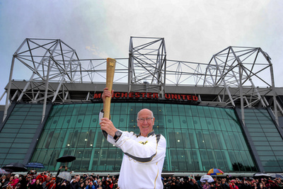 Sir Bobby Charltonra emlékeznek a Riverside Stadionban 2023. október 21-én