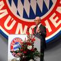 Franz Beckenbauer, a Bayern München leköszönő elnöke beszél az FC Bayern München közgyűlésén 2009. november 27-én