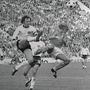 Franz Beckenbauer és Johannes Neeskens  az 1974-es világbajnokság döntőjében. A győzelmet a németek szerezték meg
