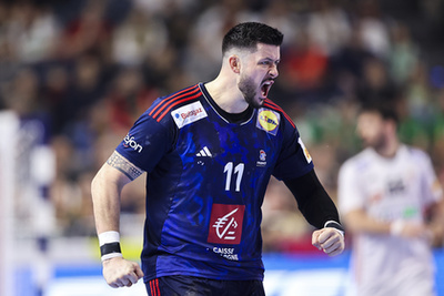 Rosta Miklós a férfi kézilabda olimpiai kvalifikációs Európa-bajnokság középdöntőjének negyedik fordulójában játszott Franciaország - Magyarország mérkőzésen
