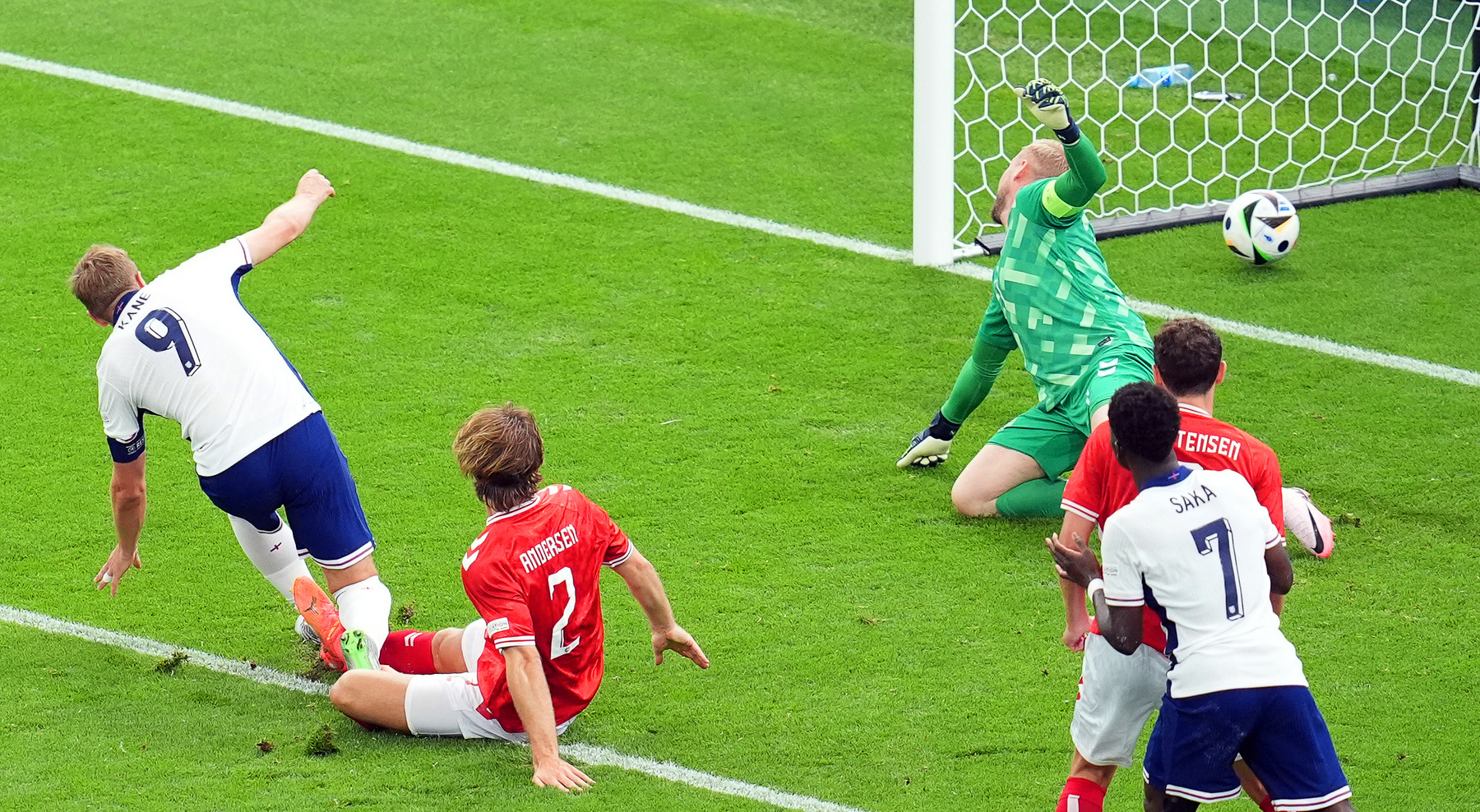 Kasper Schmeichel és  Harry Kane