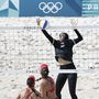 Az egyiptomi Marwa Abdelhady akcióban a strandröplabda női elődöntőjében 2024. augusztus 1-jén