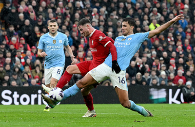 Rodri és Dominic Solanke a Manchester City és az AFC Bournemouth közötti Premier League mérkőzésen az Etihad Stadionban 2023. november 4-én Manchesterben, Angliában