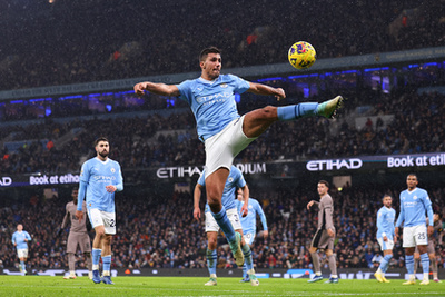 Rodri és Dominic Solanke a Manchester City és az AFC Bournemouth közötti Premier League mérkőzésen az Etihad Stadionban 2023. november 4-én Manchesterben, Angliában