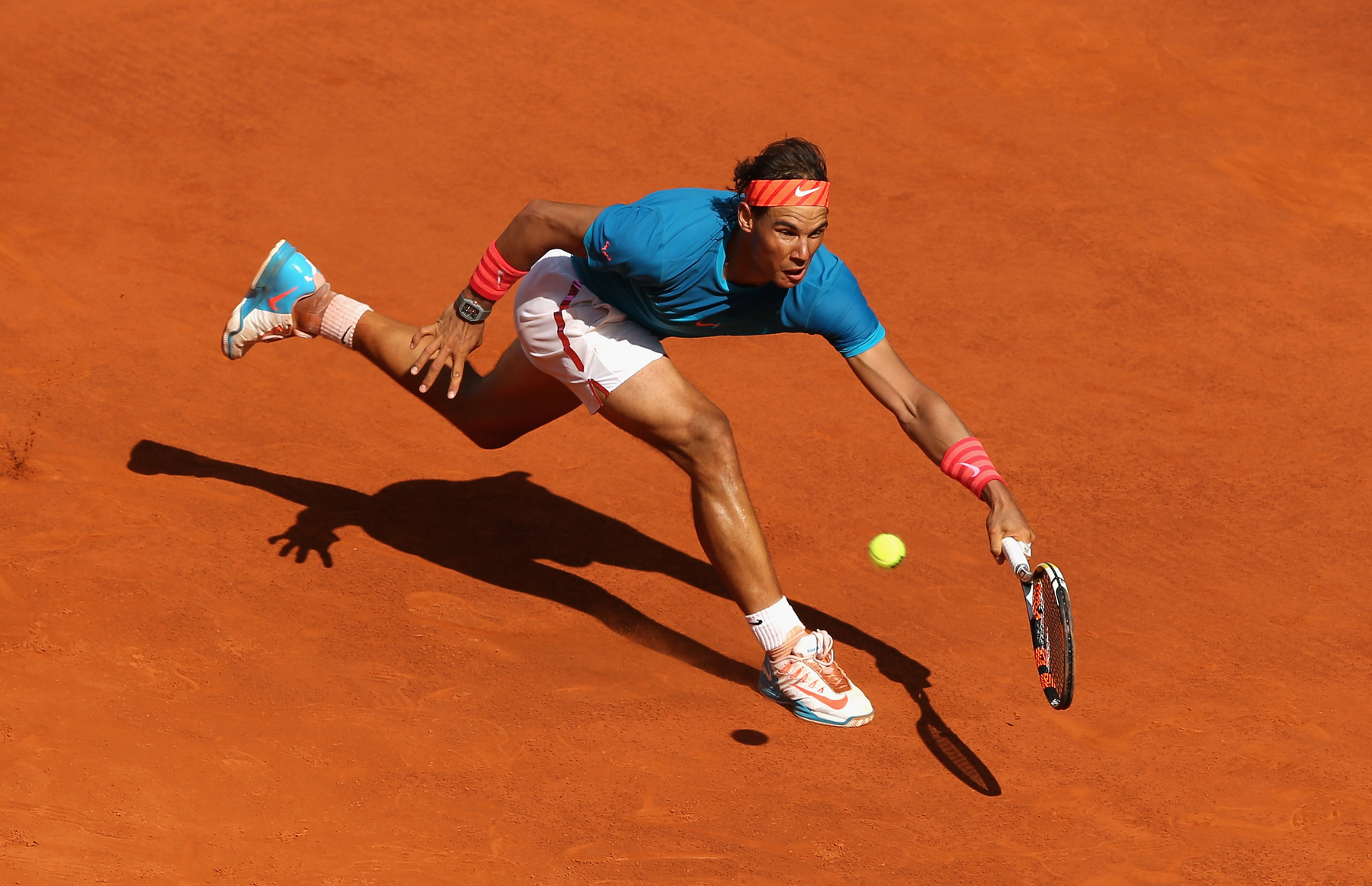 Rafael Nadal 2003-ban már első ATP-címét gyűjtötte be, és a legjobb 50 közé jutott a világranglistán. 16 évesen Hamburgban már a második Masters-tornáján vett részt.