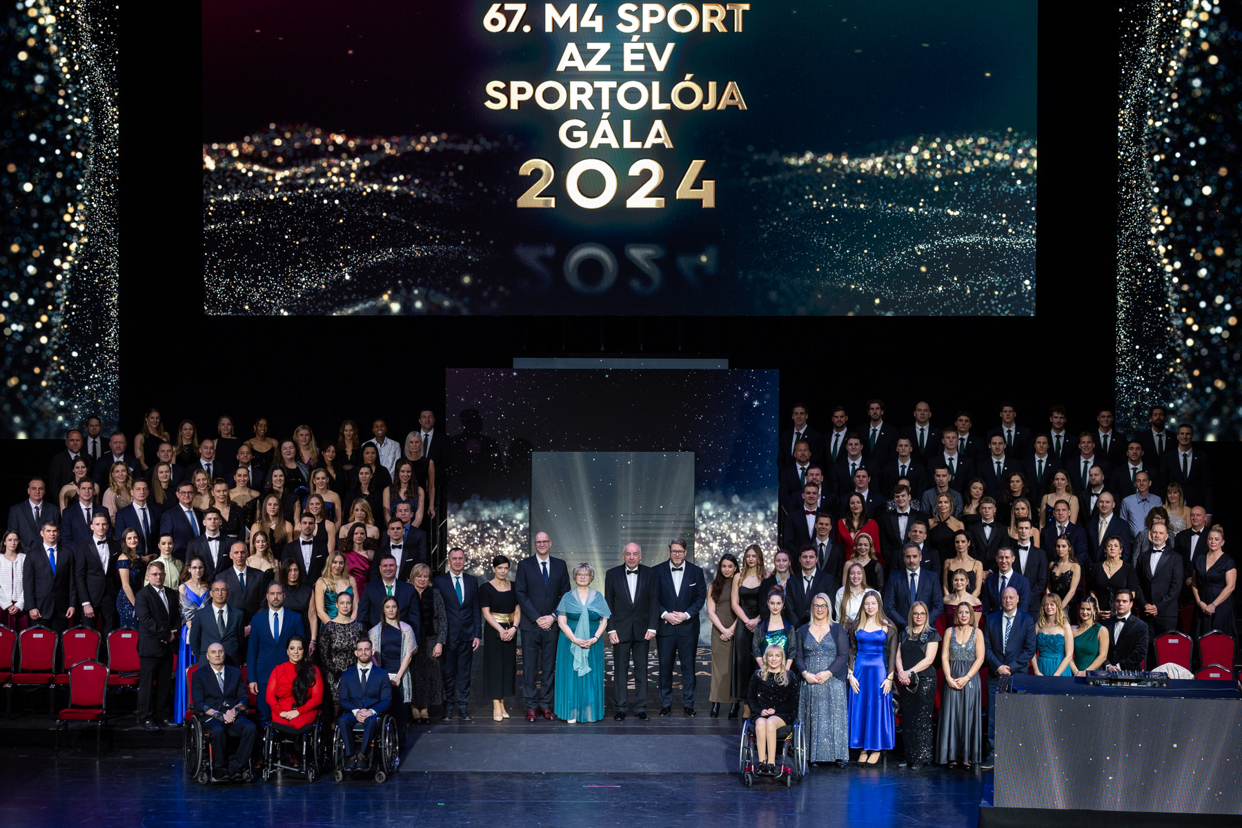 Gulyás Michelle olimpiai bajnok öttusázó miután átvette az Év női sportolója díjat