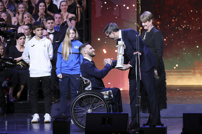 Gulyás Michelle olimpiai bajnok öttusázó miután átvette az Év női sportolója díjat