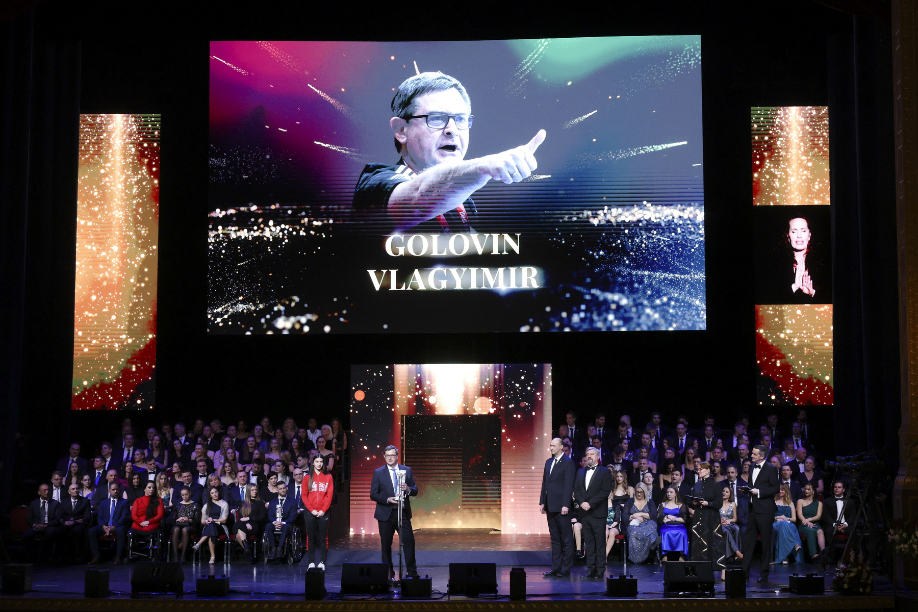 Gulyás Michelle olimpiai bajnok öttusázó miután átvette az Év női sportolója díjat