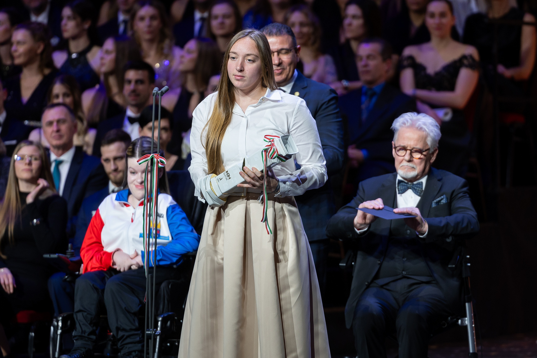 Gulyás Michelle olimpiai bajnok öttusázó miután átvette az Év női sportolója díjat