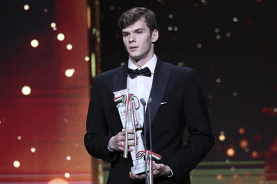 Gulyás Michelle olimpiai bajnok öttusázó miután átvette az Év női sportolója díjat