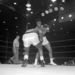 1964. február 25-én vívta élete első profi világbajnoki címmérkőzését. Sonny Liston a hetedik menetben feladta ellene a küzdelmet.