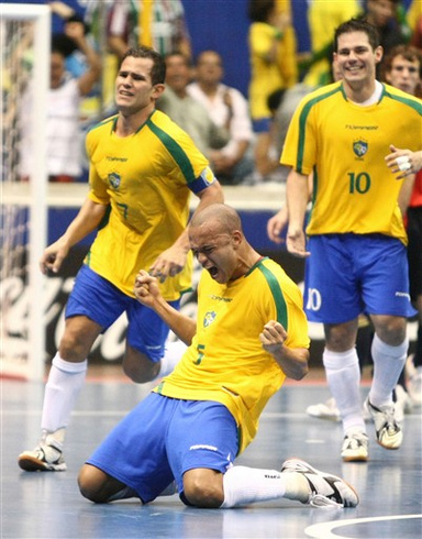 Brazília-Spanyolország 2-2 (0-0), büntetőkkel 4-3