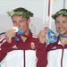 Athén, 2004. augusztus 27. A harmadik helyezett magyar Kozmann György és Kolonics György mosolyogva mutatja bronzérmét a kenu kettesek 1000 méteres versenyszámának eredményhirdetésén az athéni nyári olimpiai játékokon. 