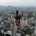 Számos országban hatósági eljárás követ egy-egy ugrást, a Kuala Lumpur Tower üzemeltetői azonban büszke támogatói a sportnak
