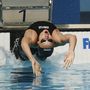 Verrasztó Evelyn rajtol a női 200 méteres hátúszás előfutamában a barcelonai vizes világbajnokságon.