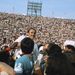 A magyar származású edzőt, Don Schulát csapata, a Miami Dolphins játékosai emelik a magasba, miután az 1973-as döntőben megverték a Washington Redskinst 14-7-re. Schula szülei bevándorló magyarok voltak. 